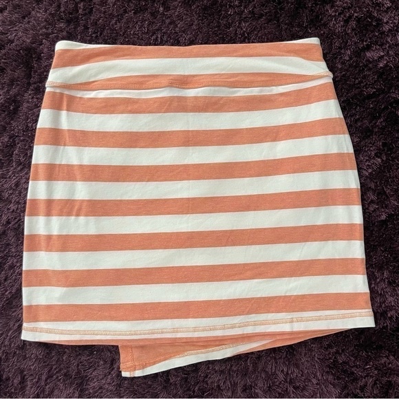 Athleta short skirt soft, cute and comfy - Picture 7 of 12